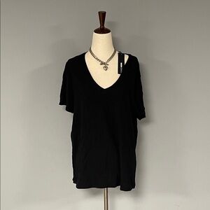 Fashion Nova Black Short Sleeve Tee